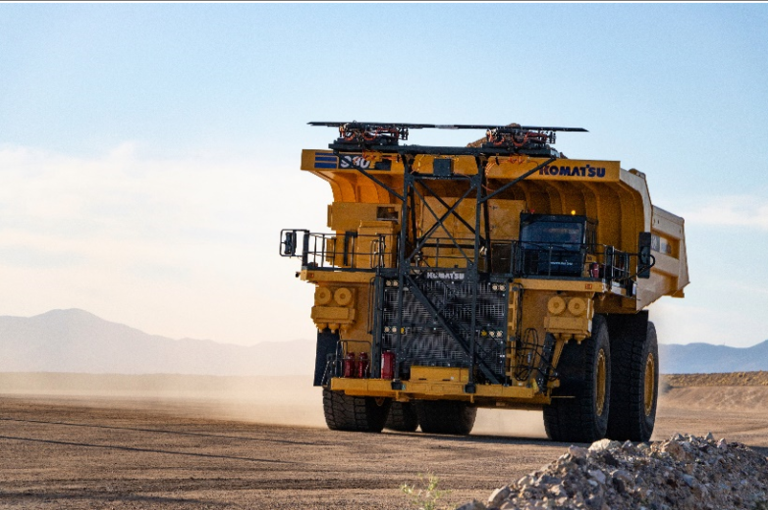 Komatsu introduces first Power Agnostic 930E truck - Canadian Mining ...